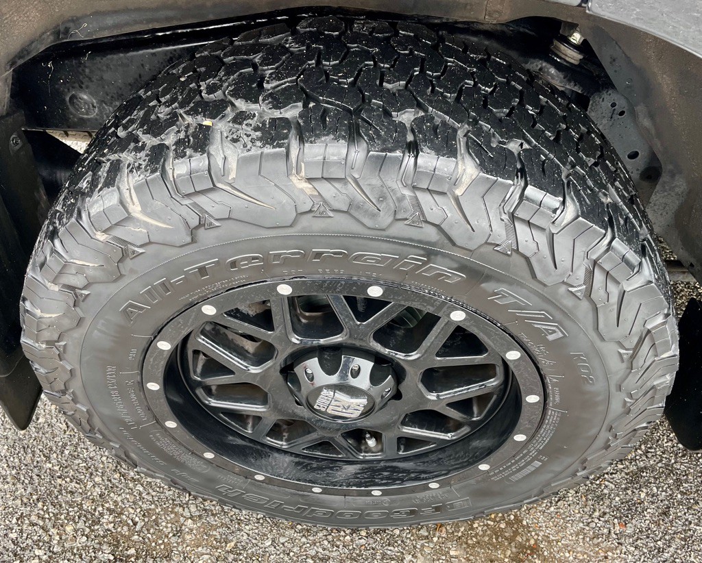 2017 Lexus GX Image 25