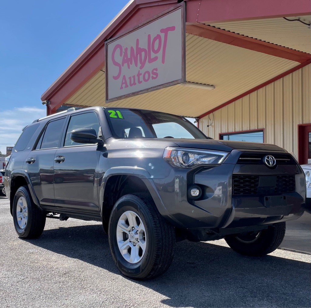 2021 Toyota 4Runner Image 3