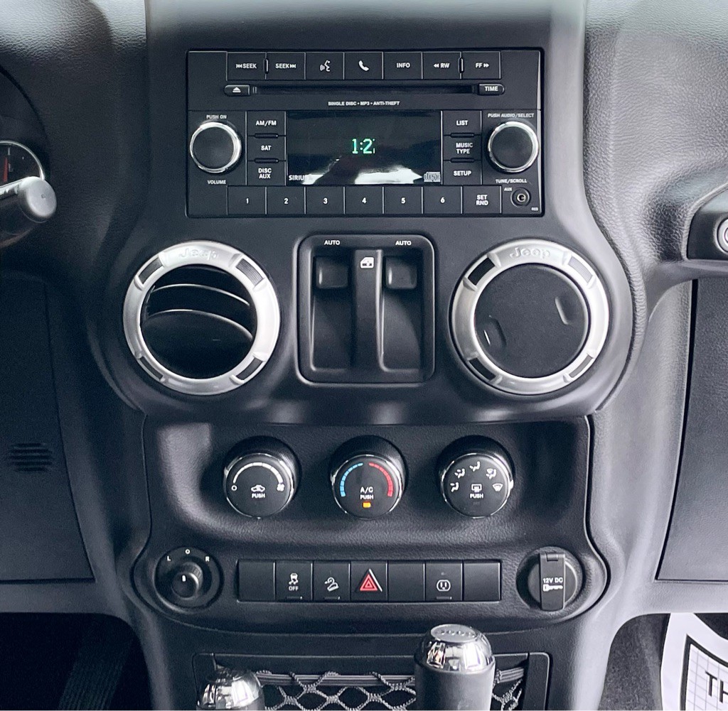 2016 Jeep Wrangler Image 12