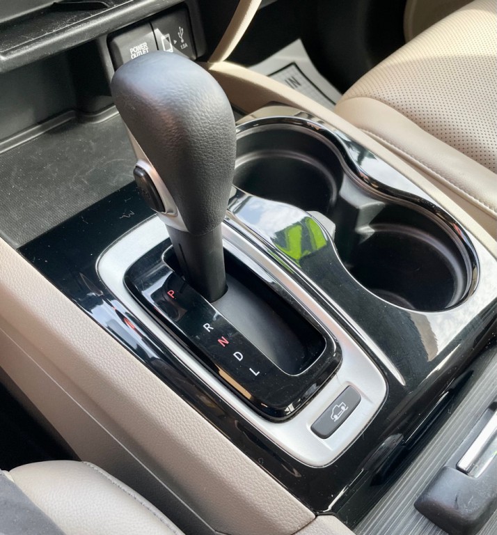 2017 Honda Ridgeline Image 17