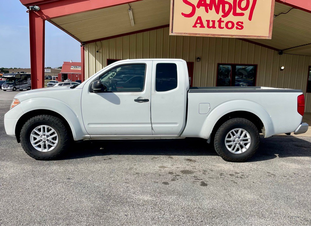 2014 Nissan Frontier Image 2