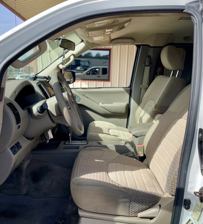 2014 Nissan Frontier Image 9