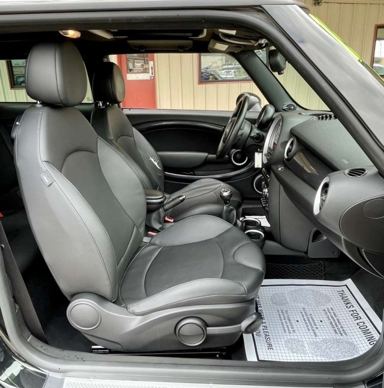 2013 MINI Cooper Image 20