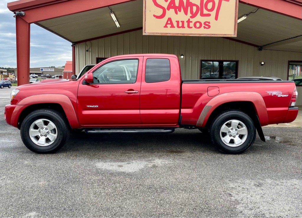 2011 Toyota Tacoma Image 2