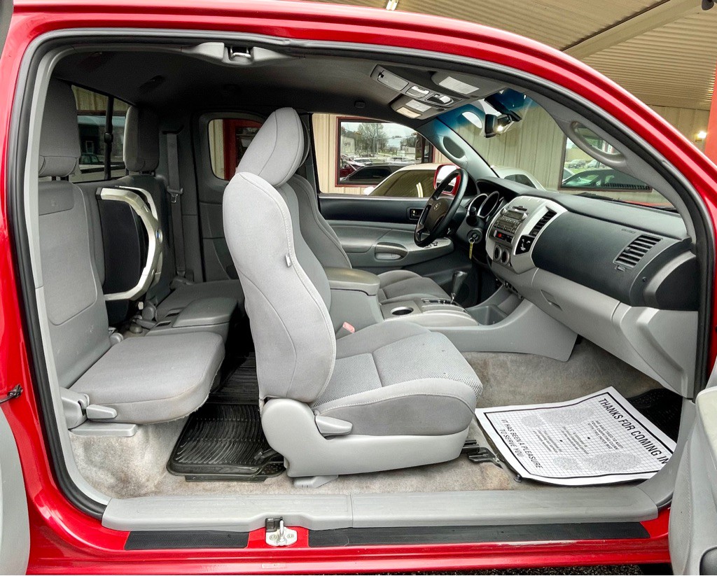 2011 Toyota Tacoma Image 24