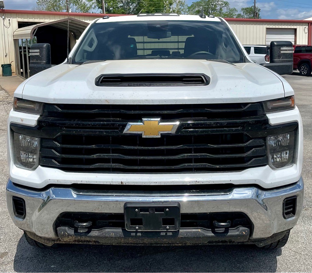 2024 Chevrolet Silverado 1500 Image 2