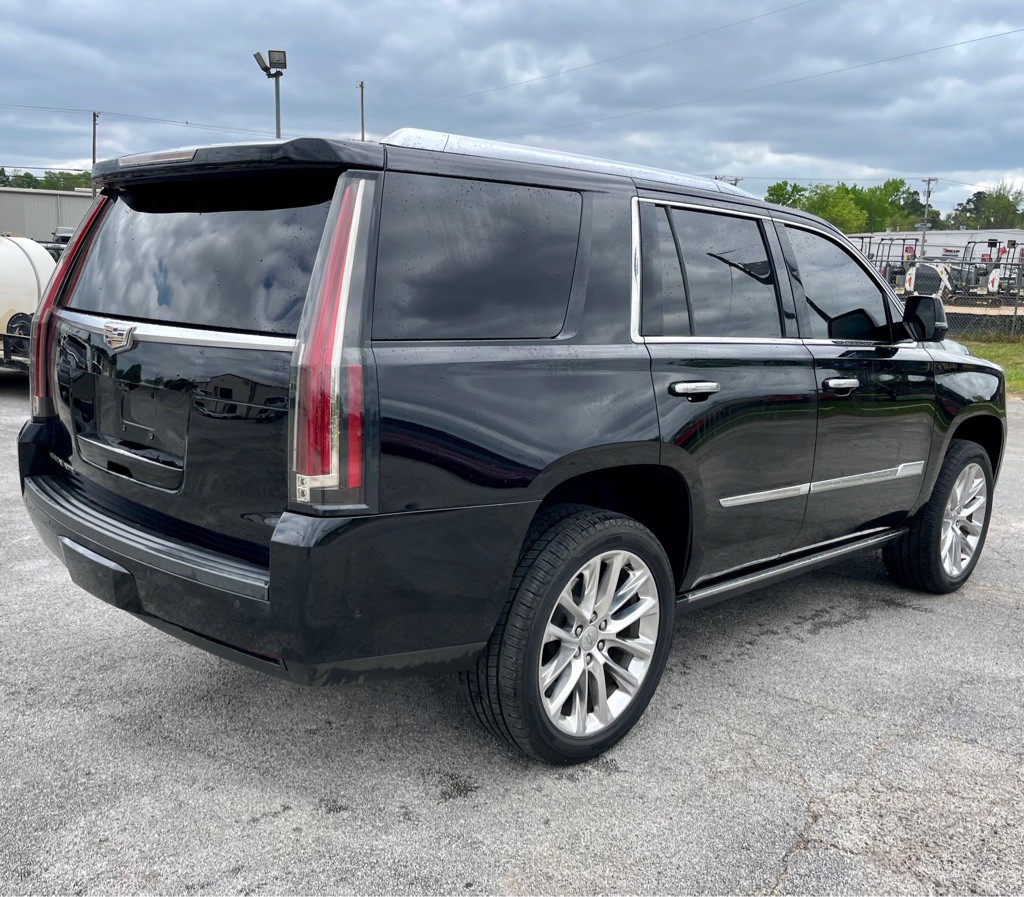 2017 Cadillac Escalade Image 2