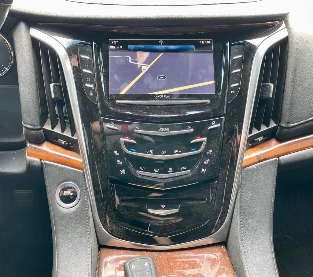 2017 Cadillac Escalade Image 9