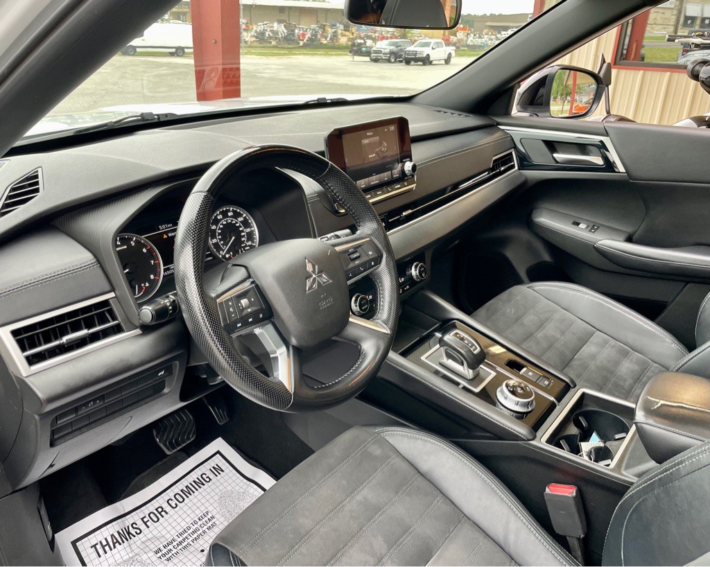 2022 Mitsubishi Outlander Image 9