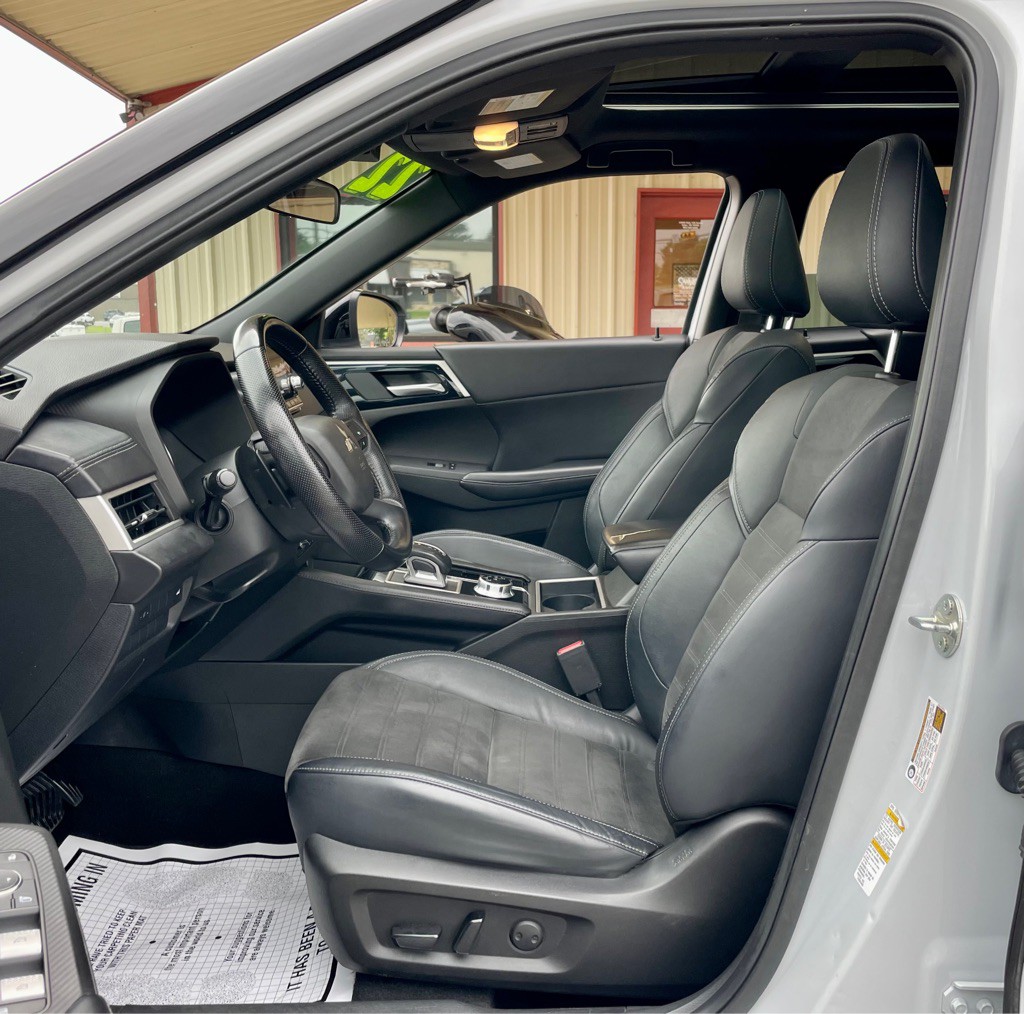2022 Mitsubishi Outlander Image 10