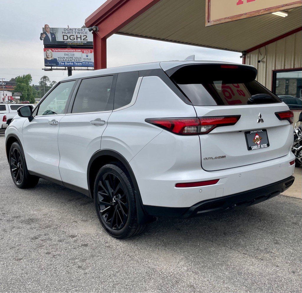 2022 Mitsubishi Outlander Image 19