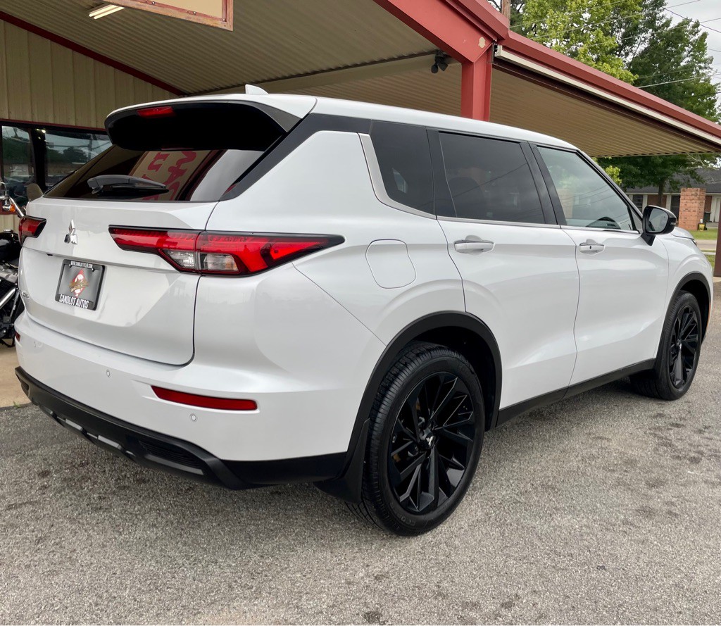 2022 Mitsubishi Outlander Image 20