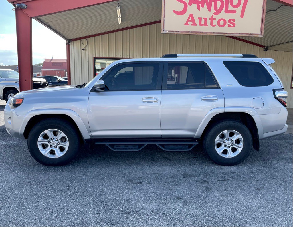 2021 Toyota 4Runner Image 2