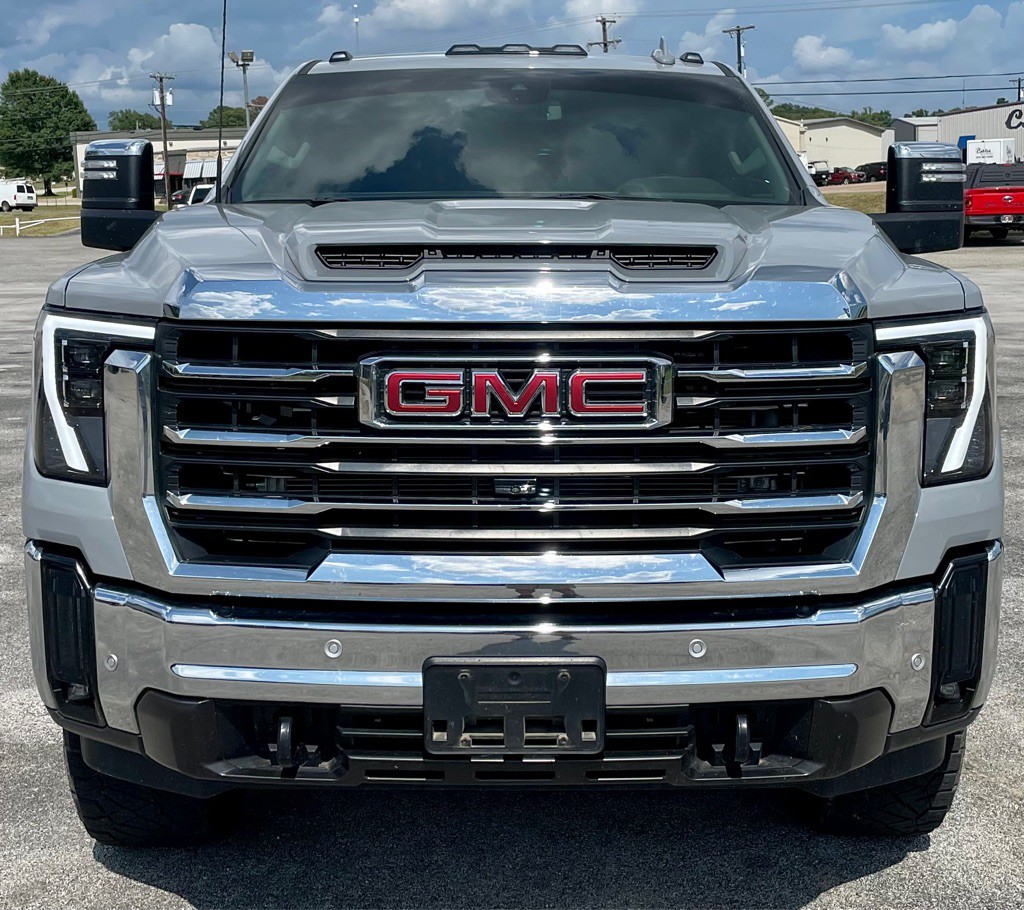 2024 GMC Sierra Image 2