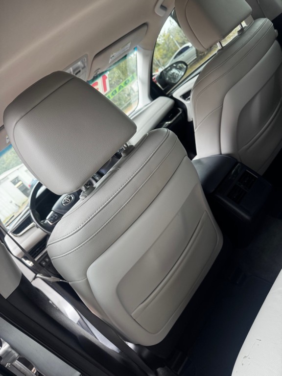 2013 Toyota Avalon Image 11