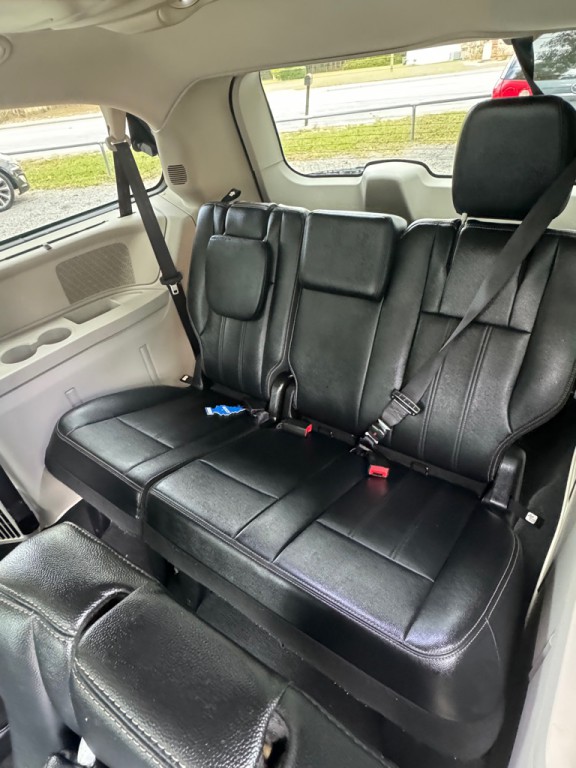 2016 Chrysler Town & Country Image 10