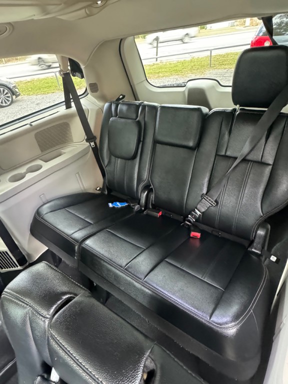 2016 Chrysler Town & Country Image 11