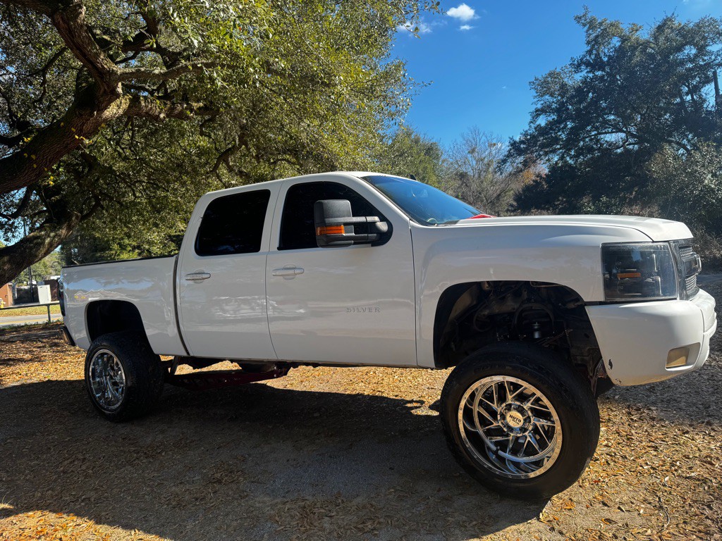 2010 Chevrolet Silverado 1500 Image 2