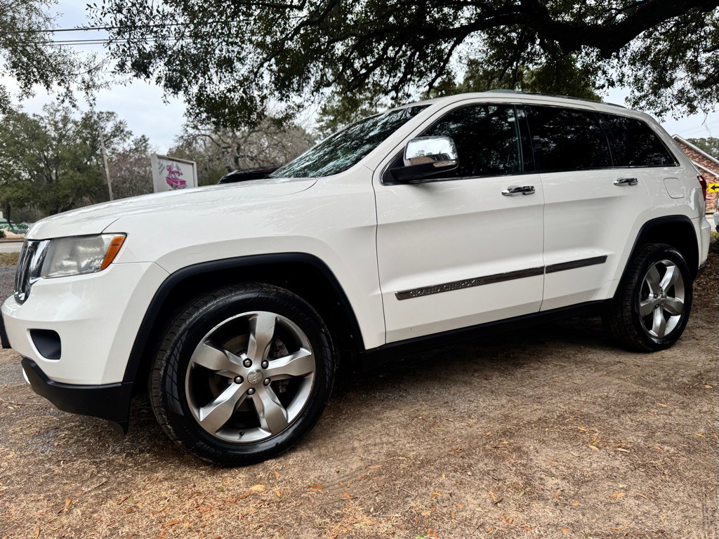 2011 Jeep Grand Cherokee Image 2