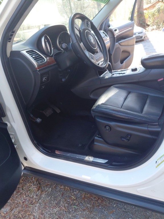 2011 Jeep Grand Cherokee Image 10