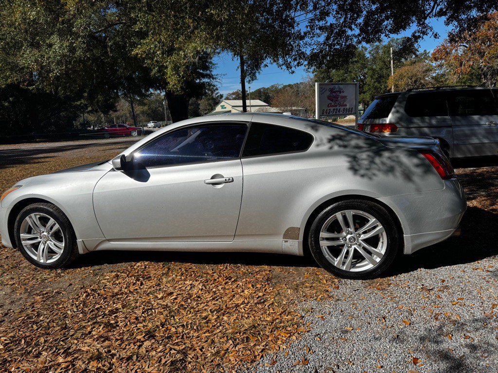 2010 INFINITI G37 Image 3