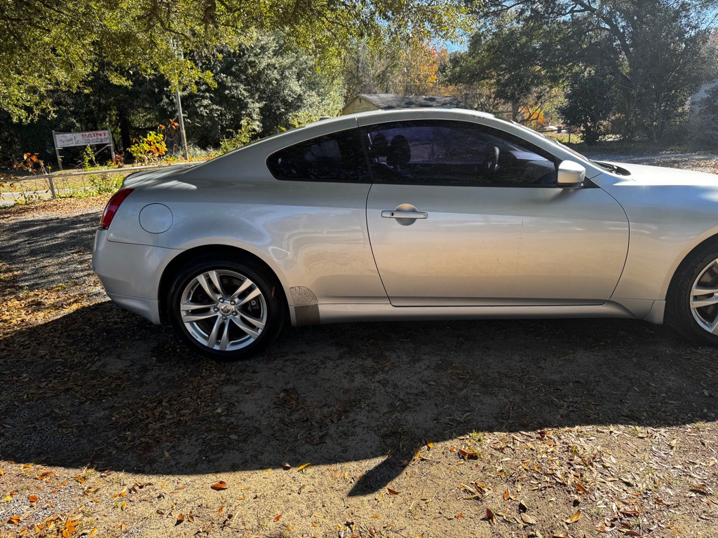2010 INFINITI G37 Image 5