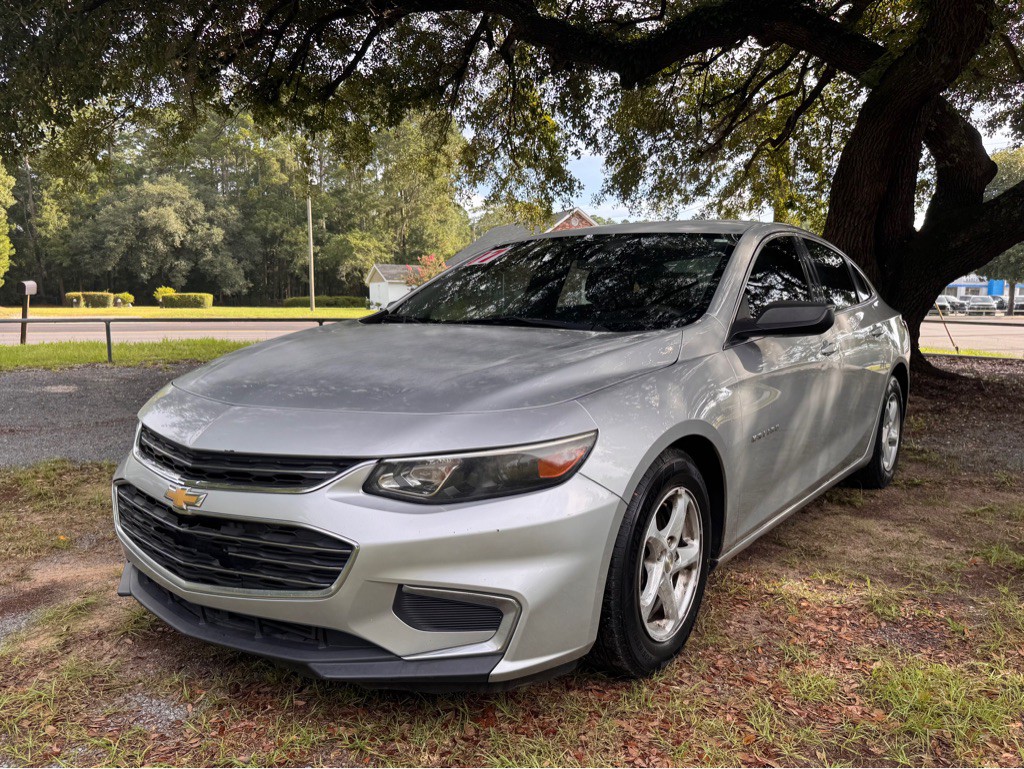 2017 Chevrolet Malibu Image 2