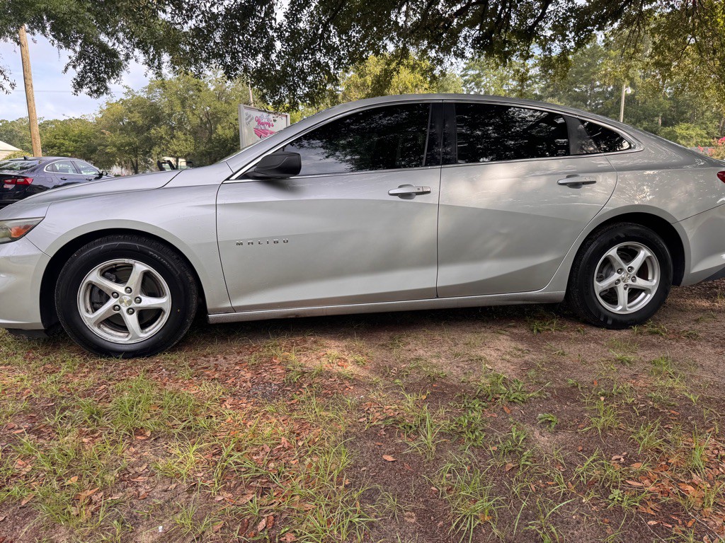2017 Chevrolet Malibu Image 8
