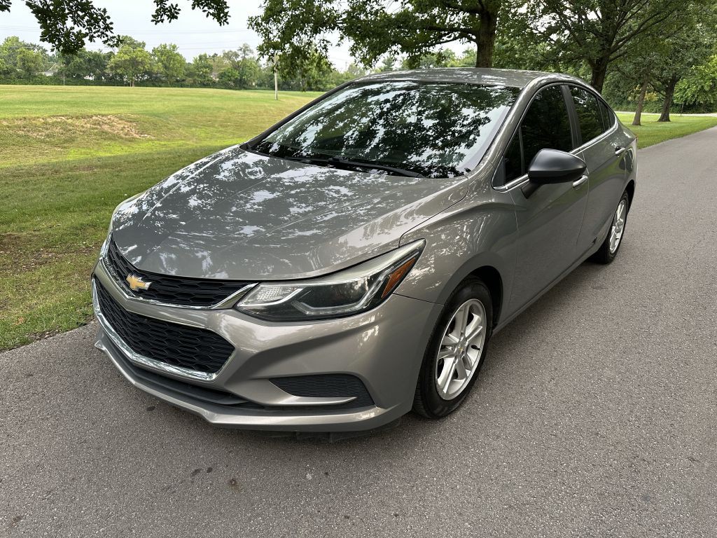 2017 Chevrolet Cruze Image 2