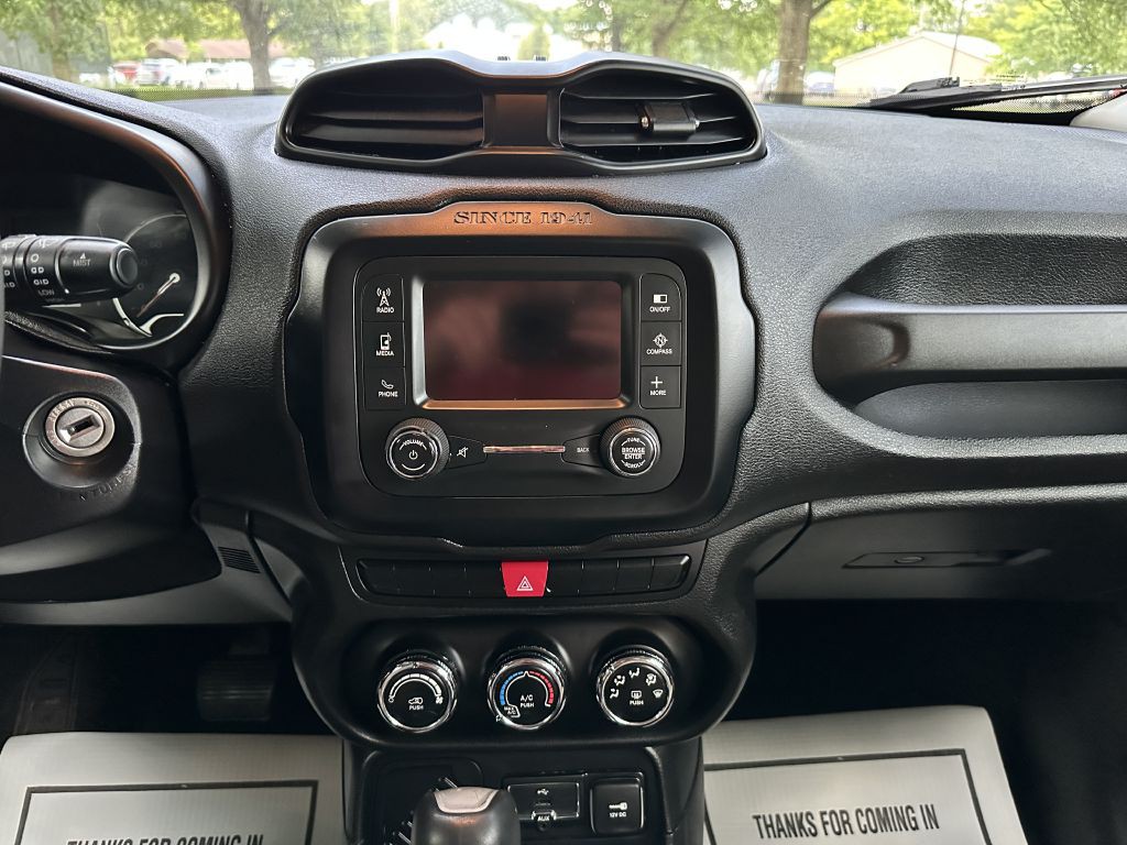 2015 Jeep Renegade Image 13