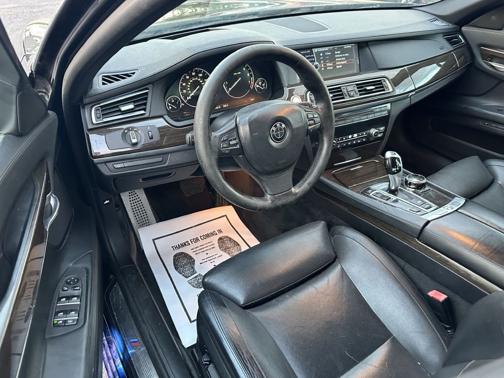 2011 BMW 7 Series Image 6