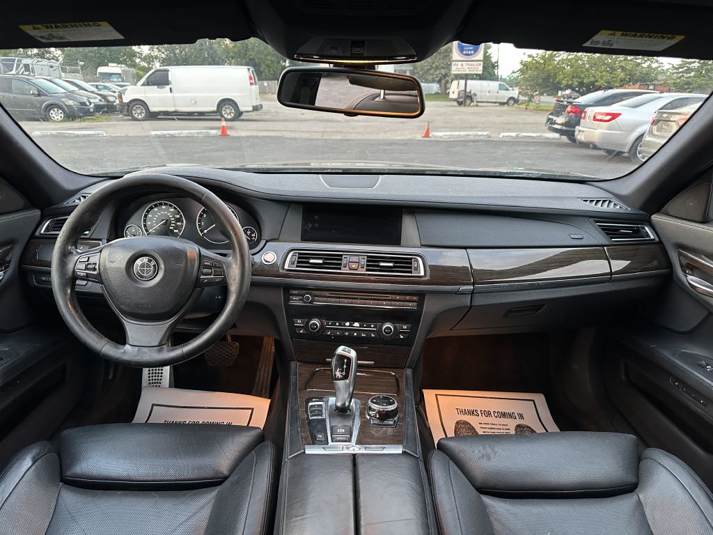2011 BMW 7 Series Image 8