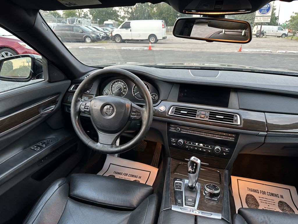 2011 BMW 7 Series Image 9