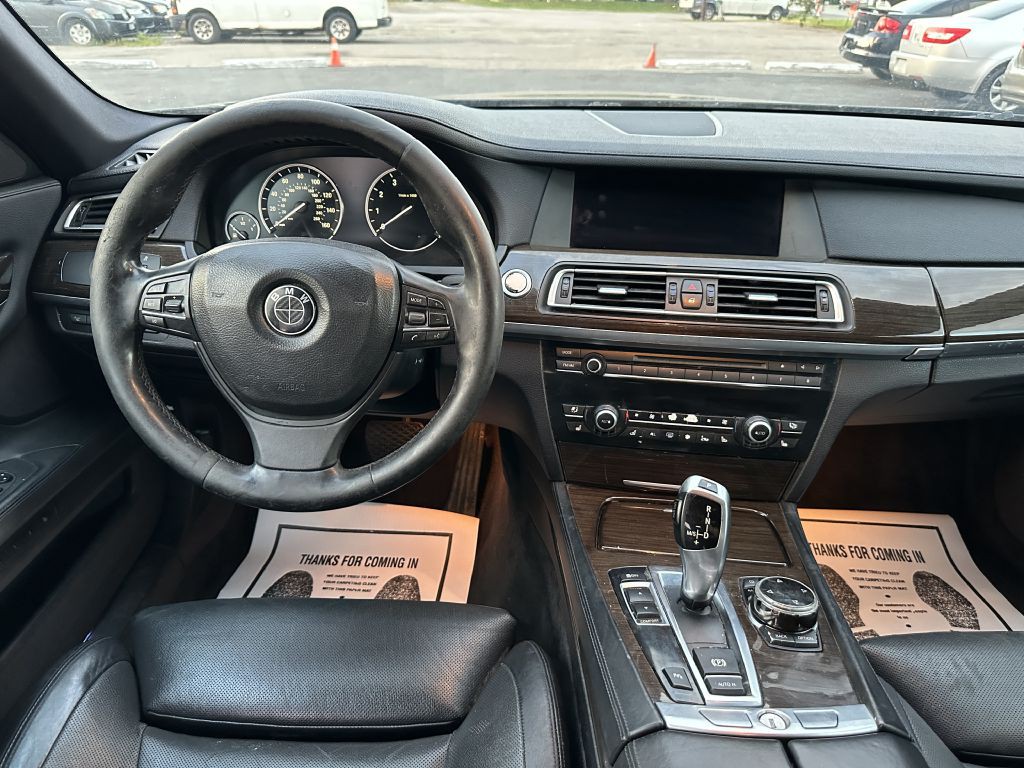 2011 BMW 7 Series Image 10