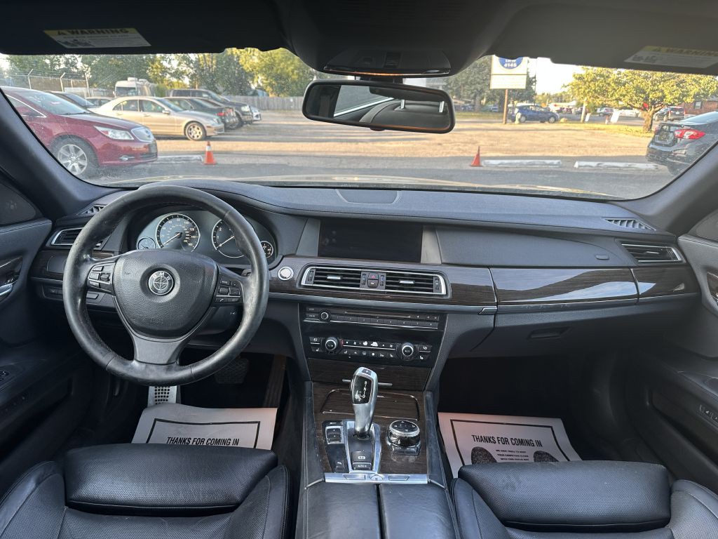 2011 BMW 7 Series Image 9