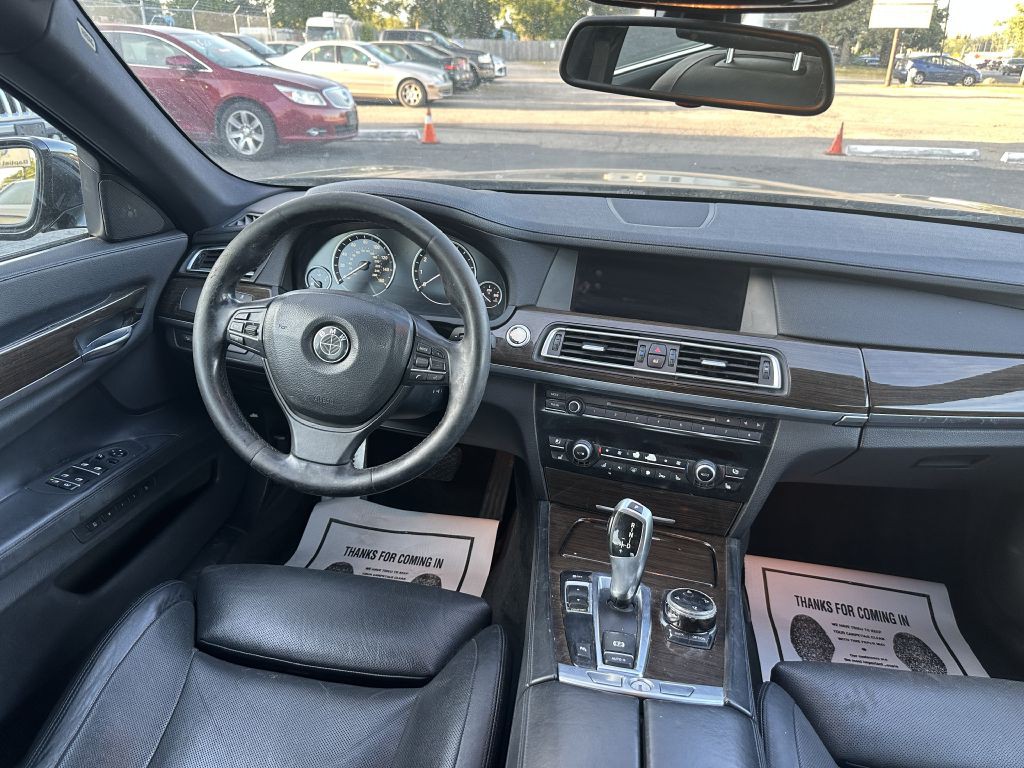 2011 BMW 7 Series Image 10