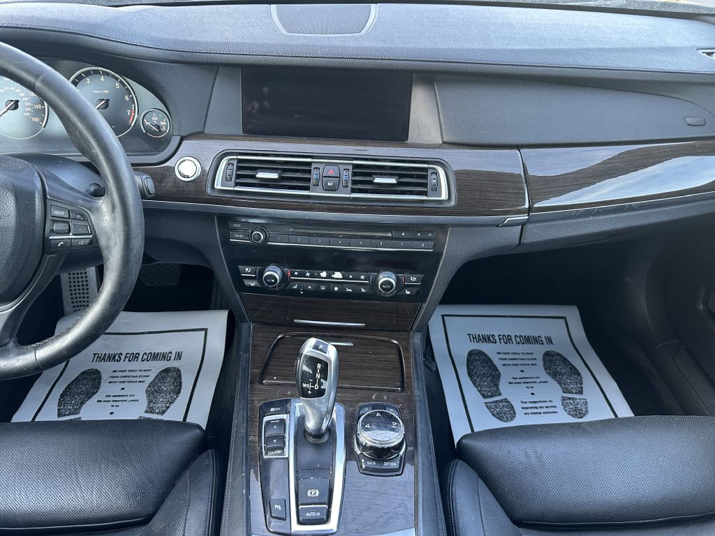2011 BMW 7 Series Image 14