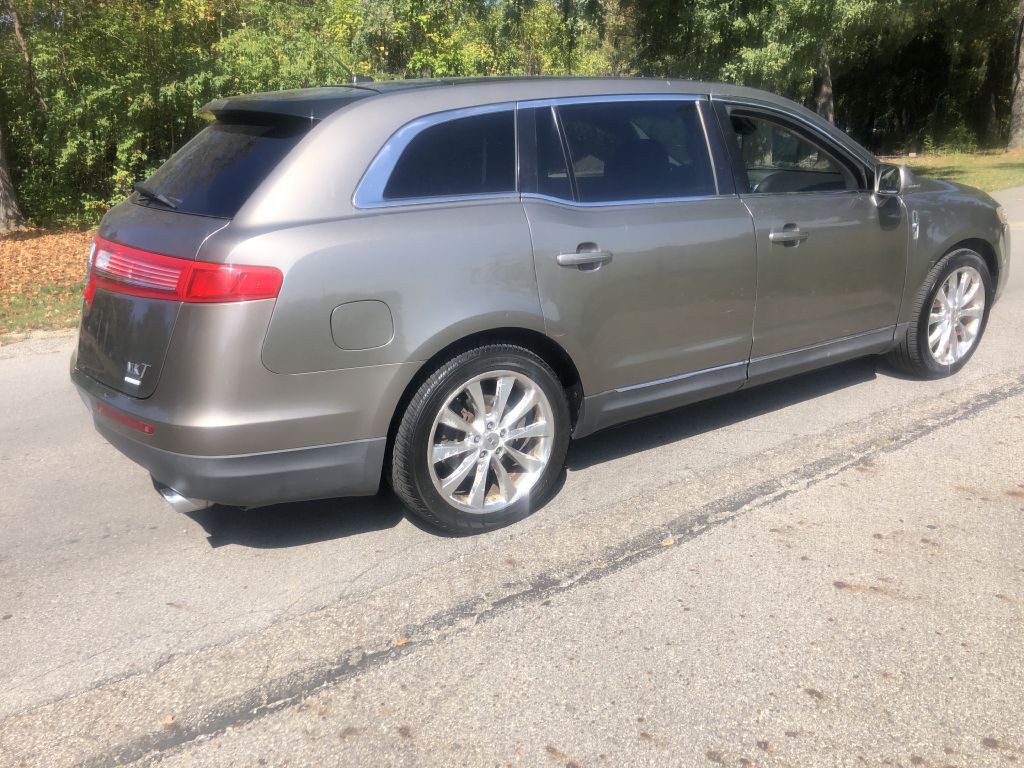2012 Lincoln MKT Image 8