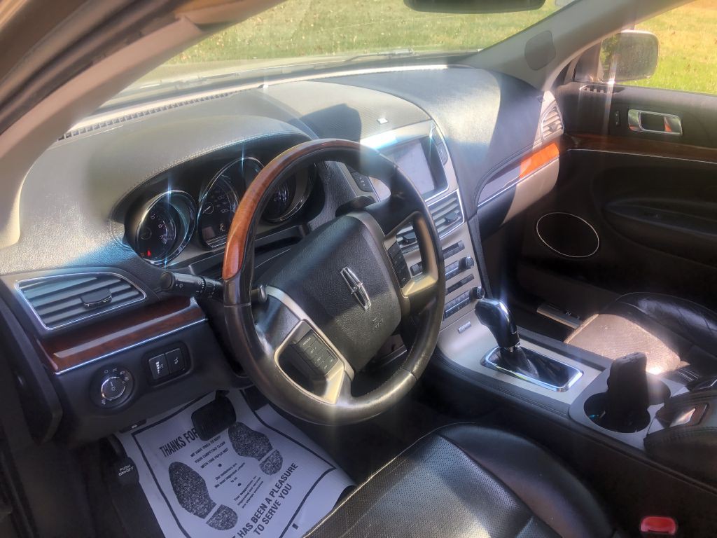 2012 Lincoln MKT Image 11