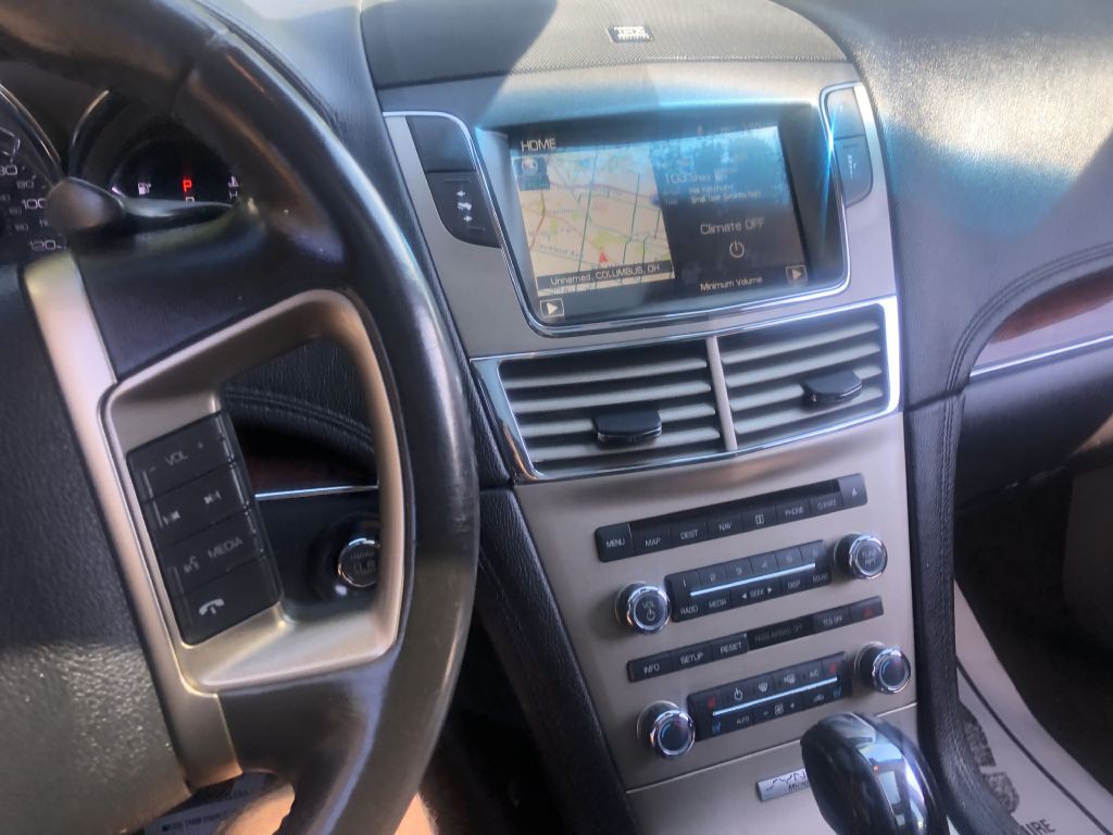 2012 Lincoln MKT Image 20