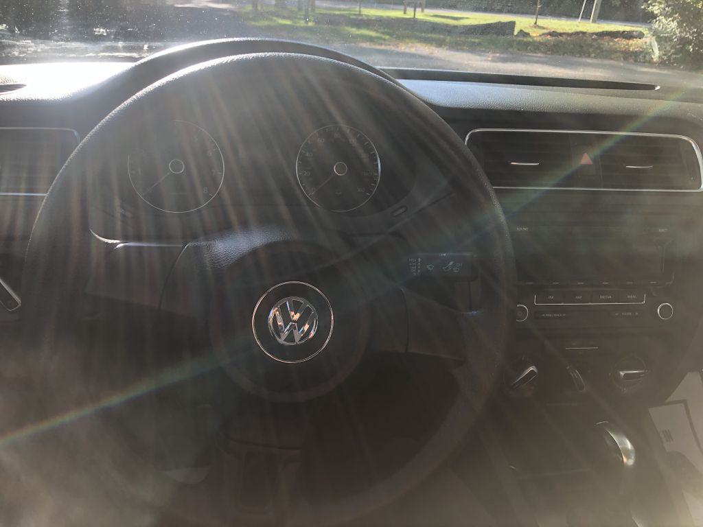 2012 Volkswagen Jetta Image 28