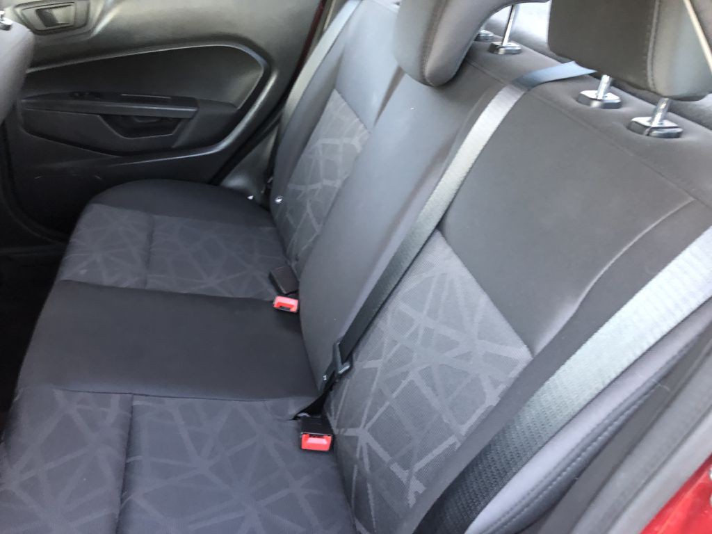 2013 Ford Fiesta Image 21