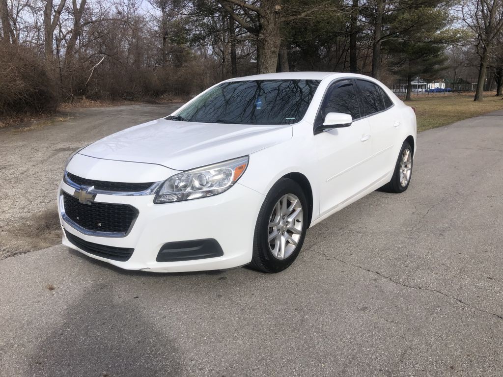 2015 Chevrolet Malibu Image 2