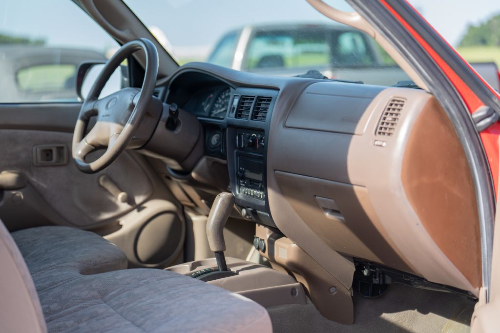 2004 Toyota Tacoma Image 10