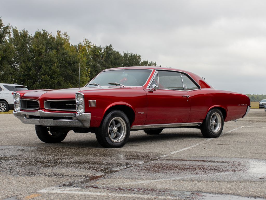 1966 Pontiac Lemans Image 1