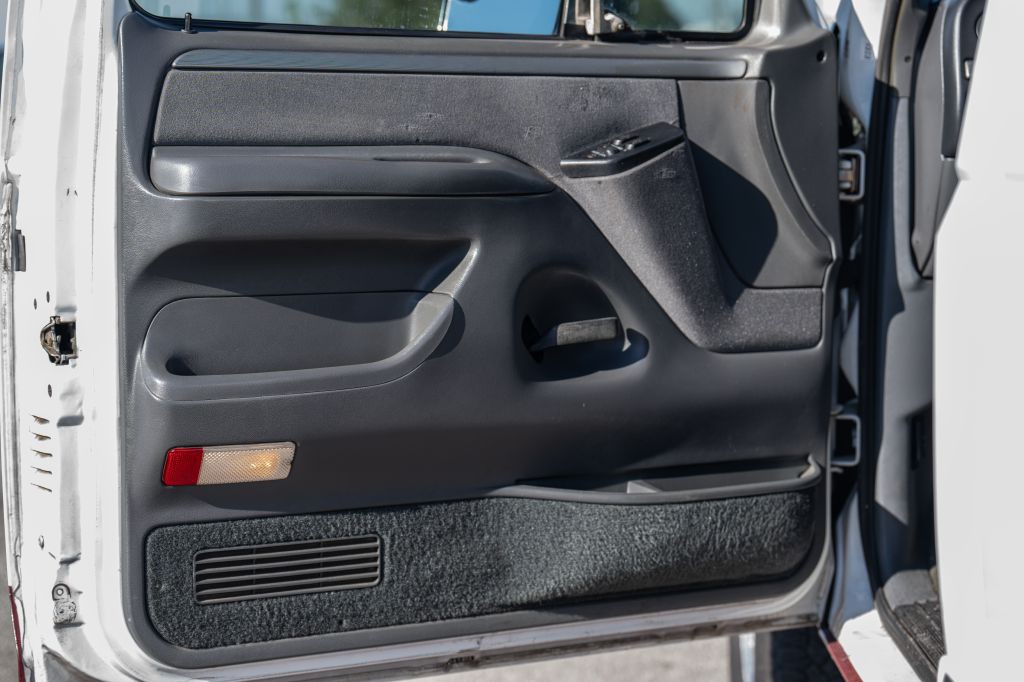 1993 Ford F-150 Image 10