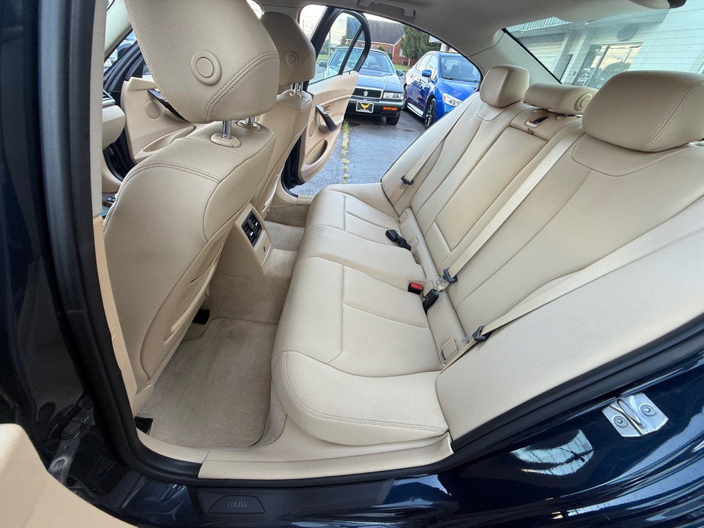 2014 BMW 3 Series Image 18