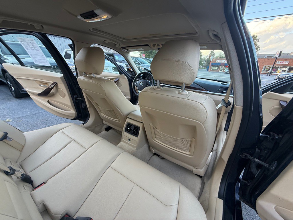2014 BMW 3 Series Image 20