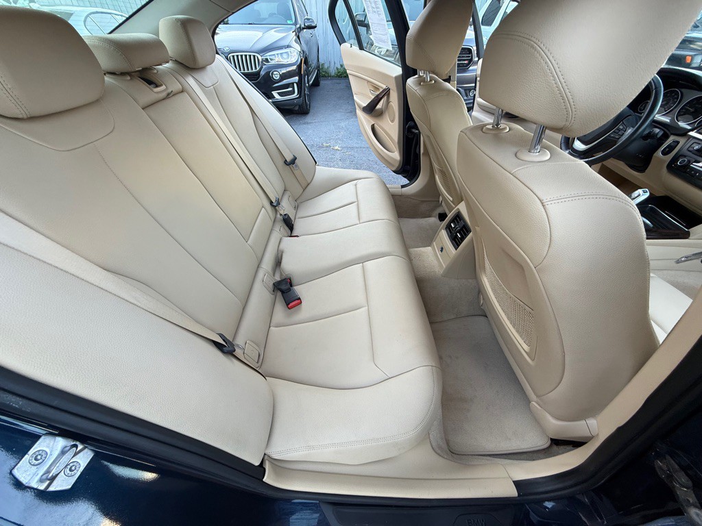 2014 BMW 3 Series Image 21
