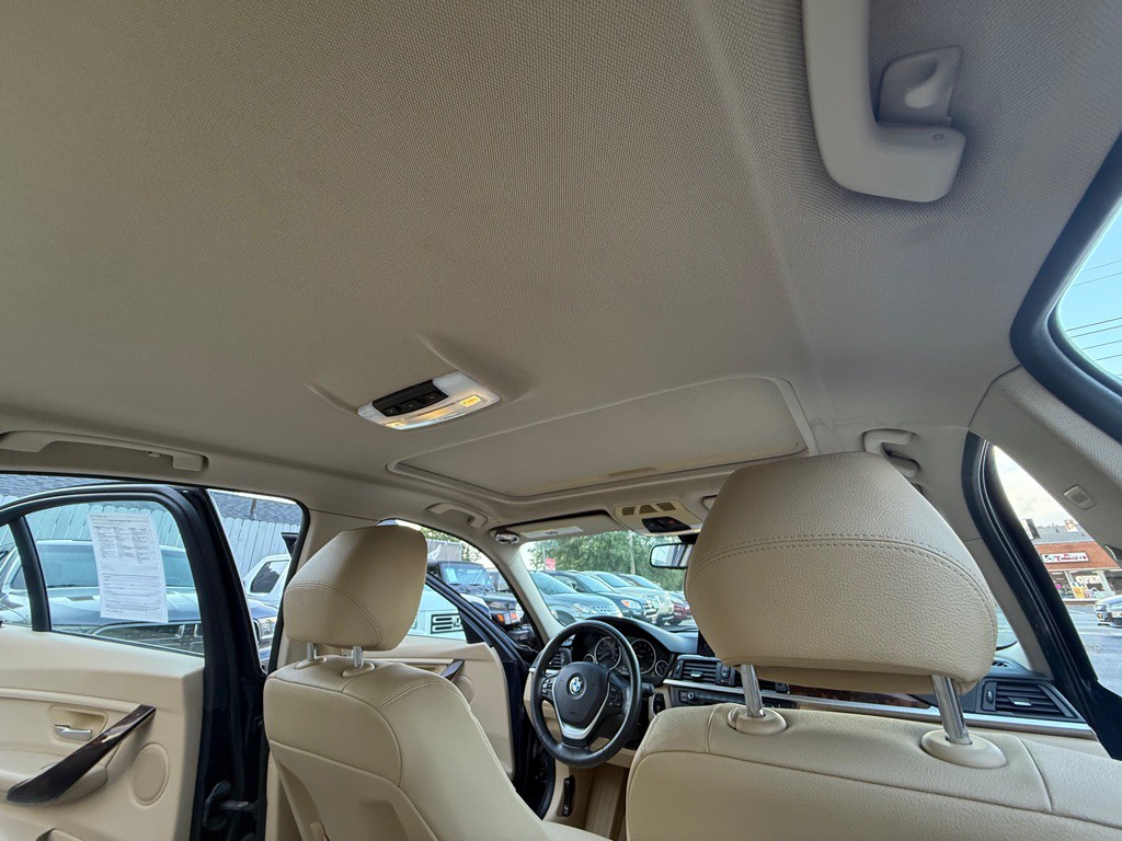 2014 BMW 3 Series Image 22